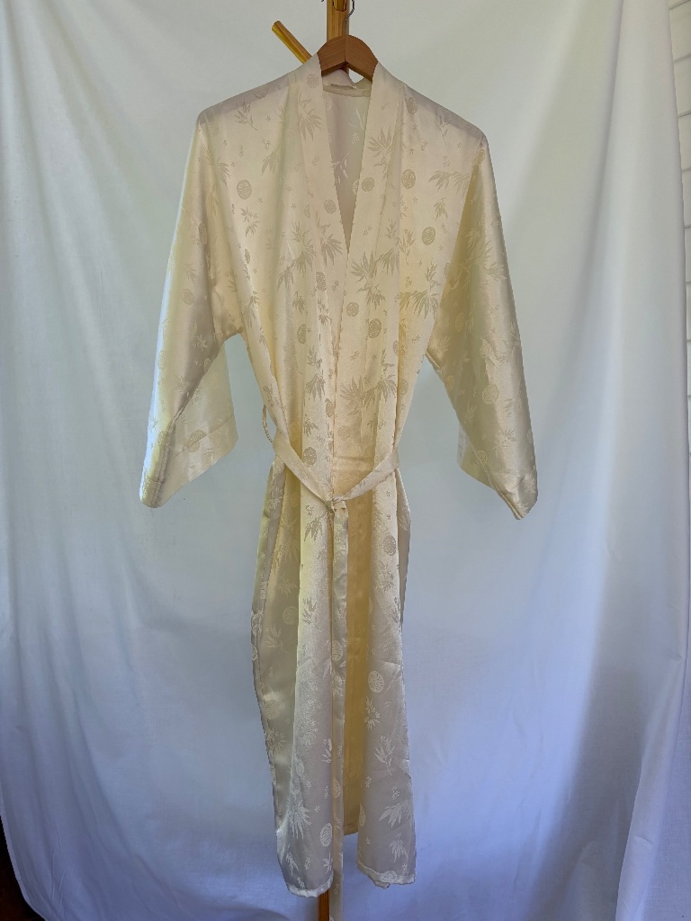 Vintage 100% Silk Vietnamese Robe – Jacquard Bamboo Pattern, Belted